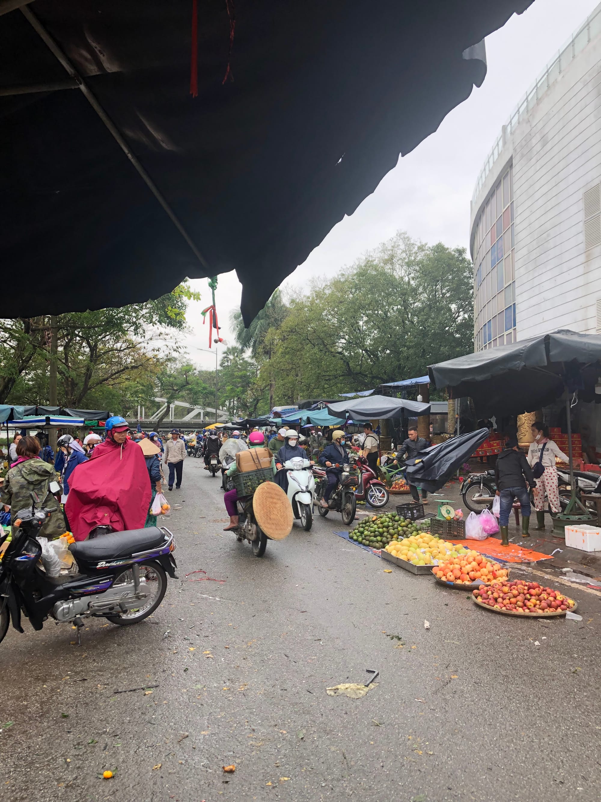 Dong Ba Market